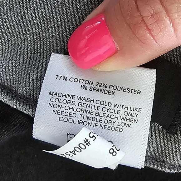 Express Mom Jean Super High Rise in gray - Picture 5 of 9